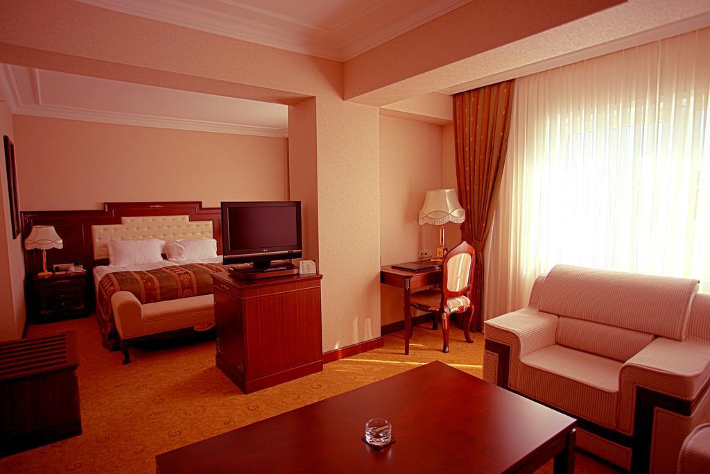 Latanya Palm & Spa Airport Анталья Экстерьер фото
